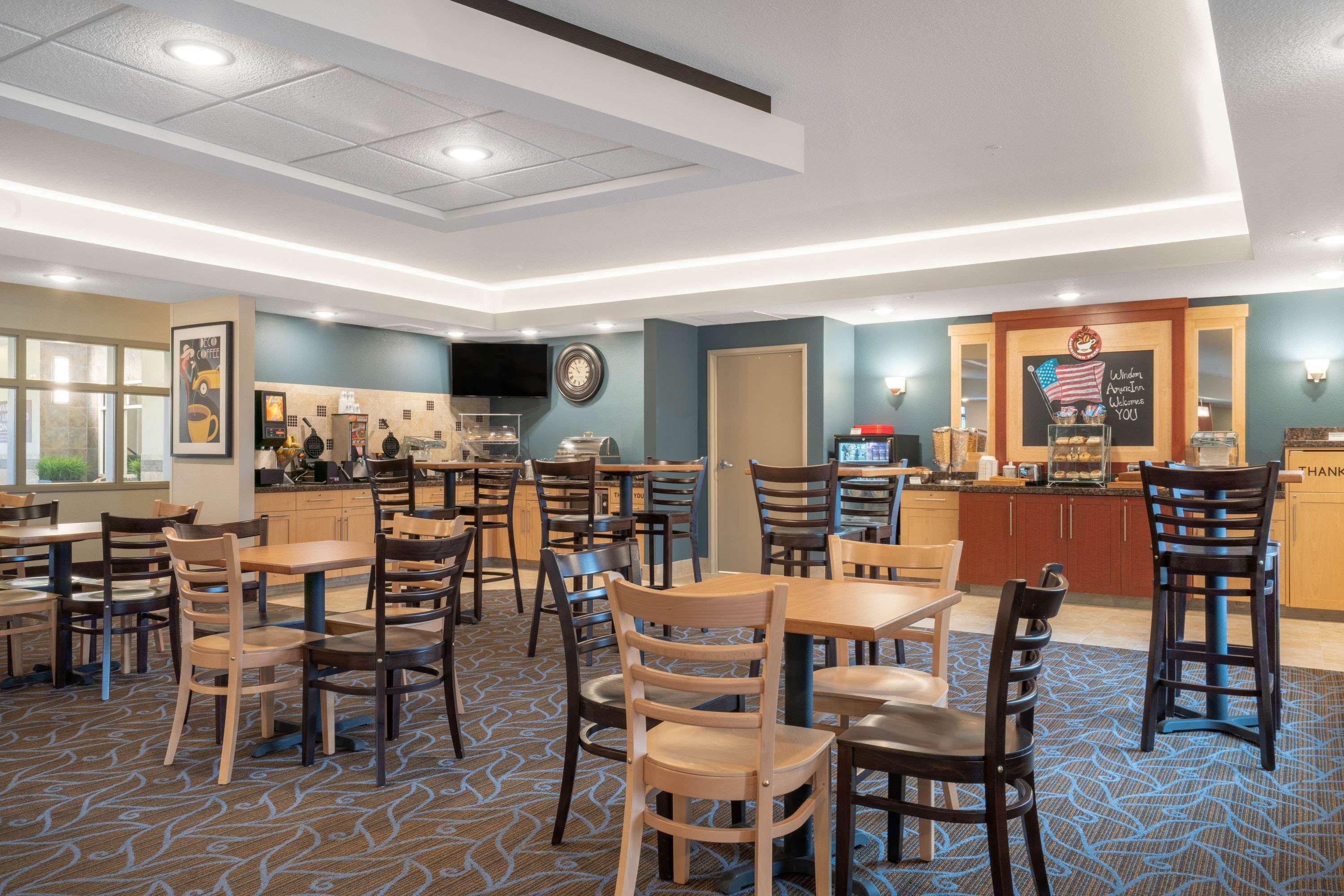Americinn By Wyndham Windom מראה חיצוני תמונה