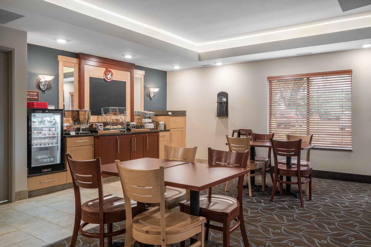 Americinn By Wyndham Windom מראה חיצוני תמונה